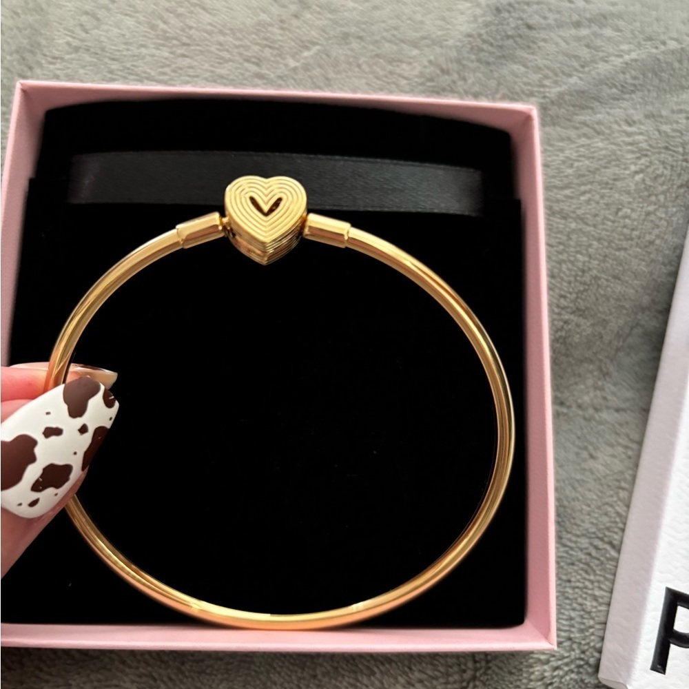 Pandora Gold Heart Bangle - Picture 4 of 5